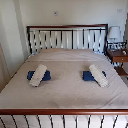 Faros Beach Apt A4 *
