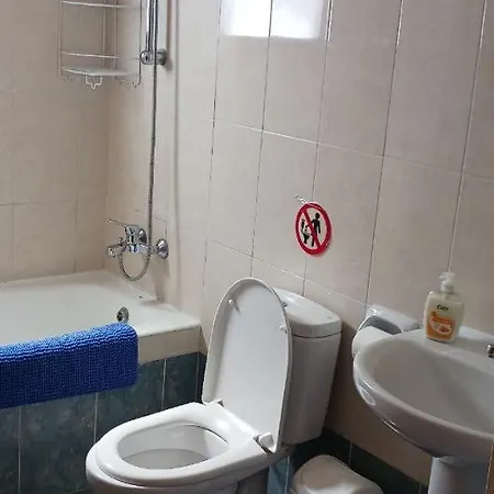 Faros Beach Apt A4 *