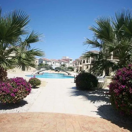 Faros Beach Apt A4 *