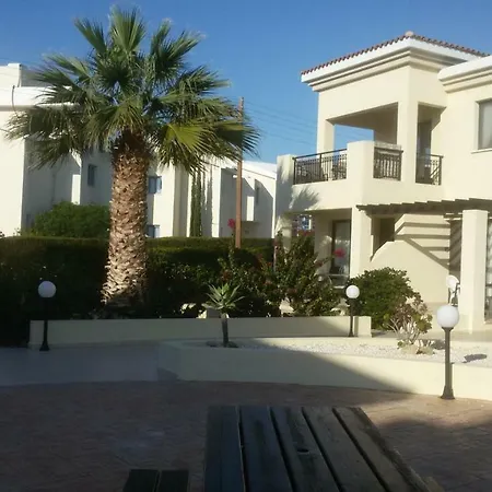 Faros Beach Apt A4 * Paphos